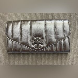 Tory Burch Kira Envelope Wallet Metallic Silver Quilted Turn Lock Leather